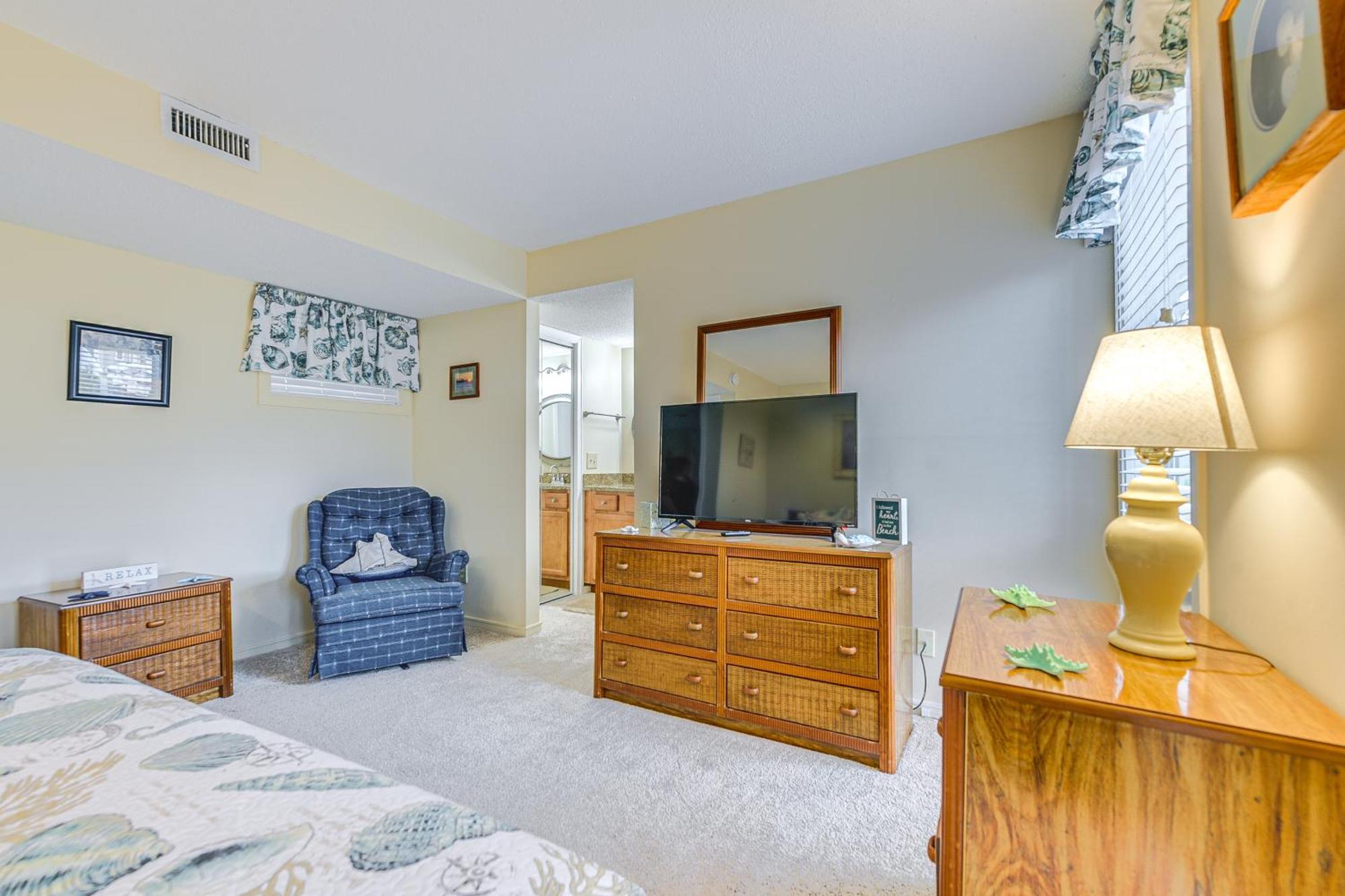 Myrtle First-floor Gem Pool And Access Apartment *