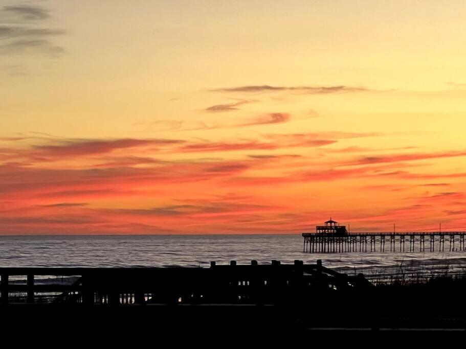 New! Oceanfront Sunrise Retreat- Breathtaking View Holiday home