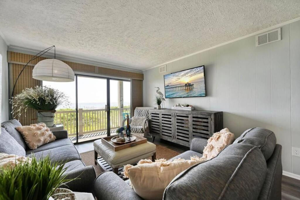 New! Oceanfront Sunrise Retreat- Breathtaking View *
