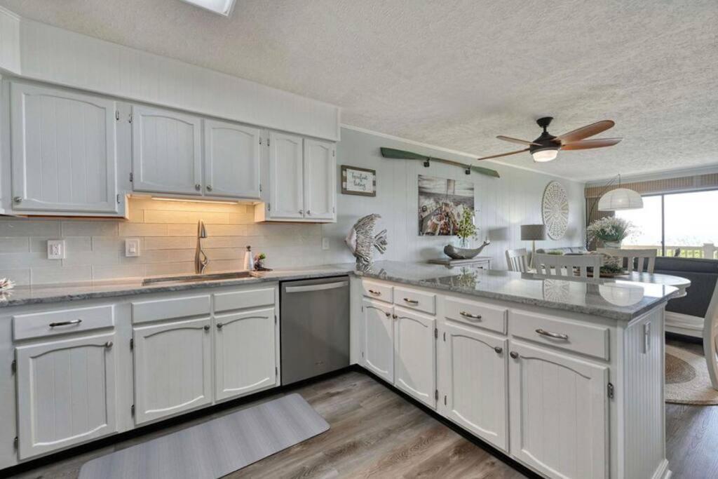 New! Oceanfront Sunrise Retreat- Breathtaking View Holiday home *