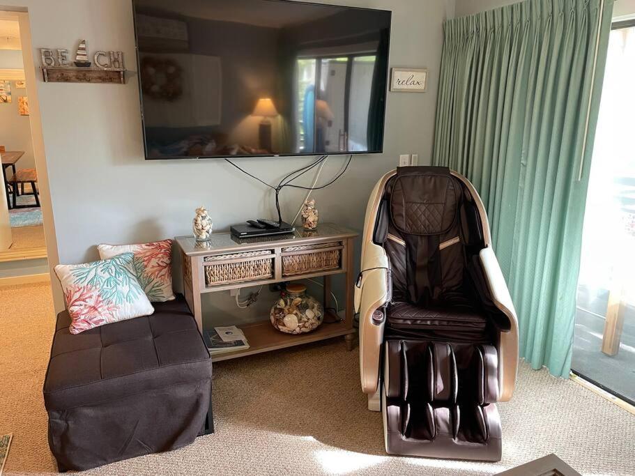 Private Oasis With Free Full Body Massages! *