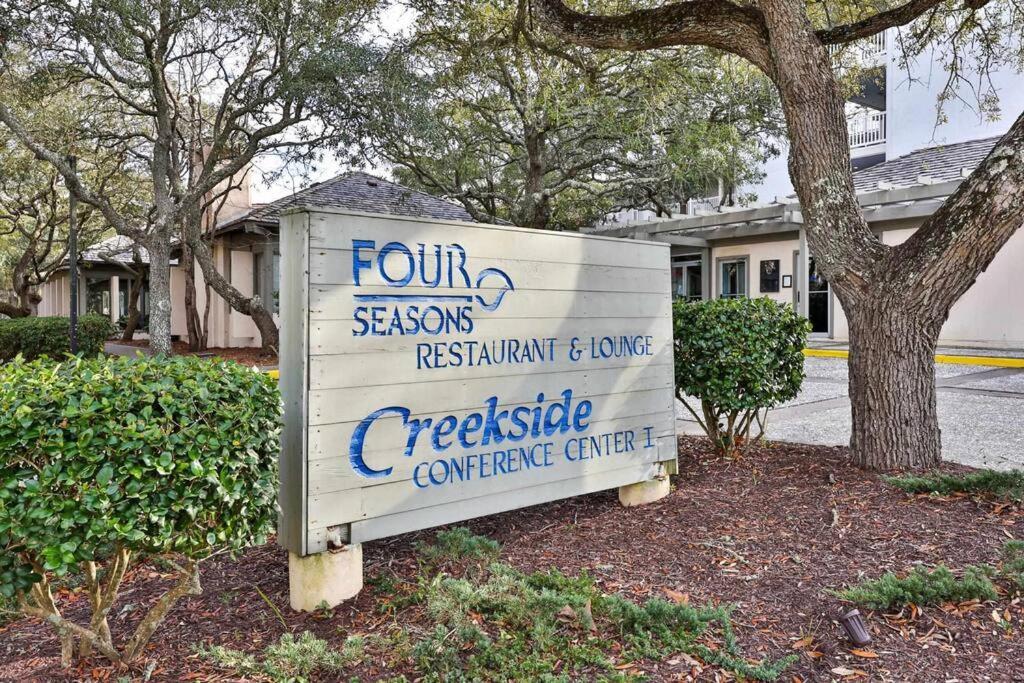 Private Oasis With Free Full Body Massages! Holiday home Myrtle Beach