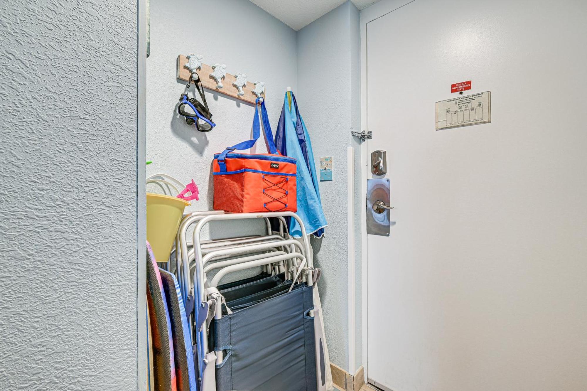 Beachy With Pool Access And Steps To Boardwalk!