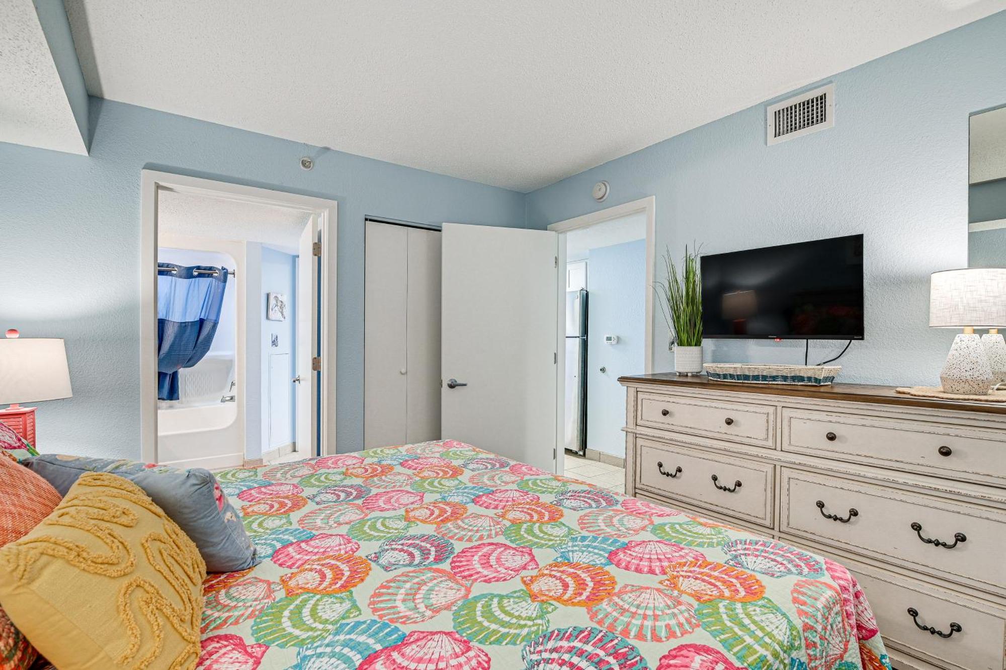 Beachy With Pool Access And Steps To Boardwalk! Myrtle Beach