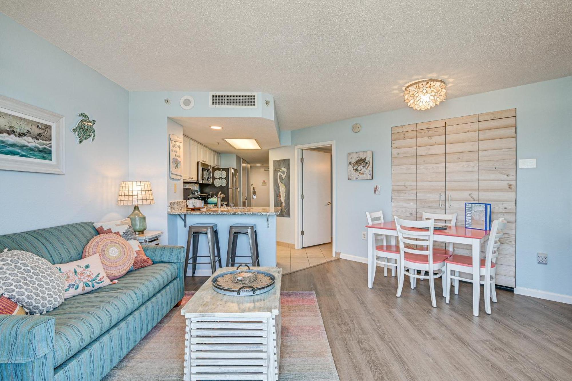 Beachy With Pool Access And Steps To Boardwalk! Myrtle Beach
