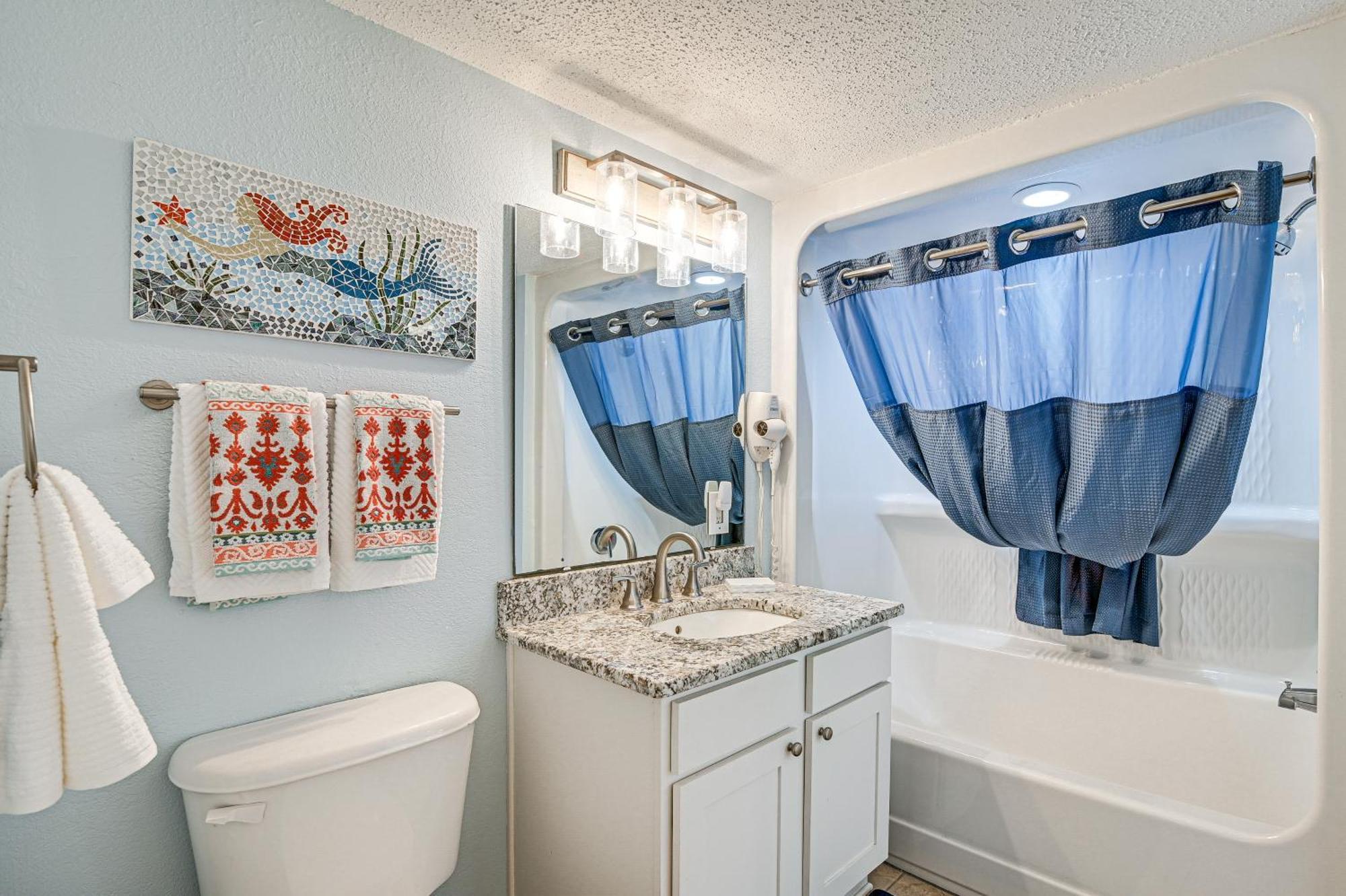Beachy With Pool Access And Steps To Boardwalk! *