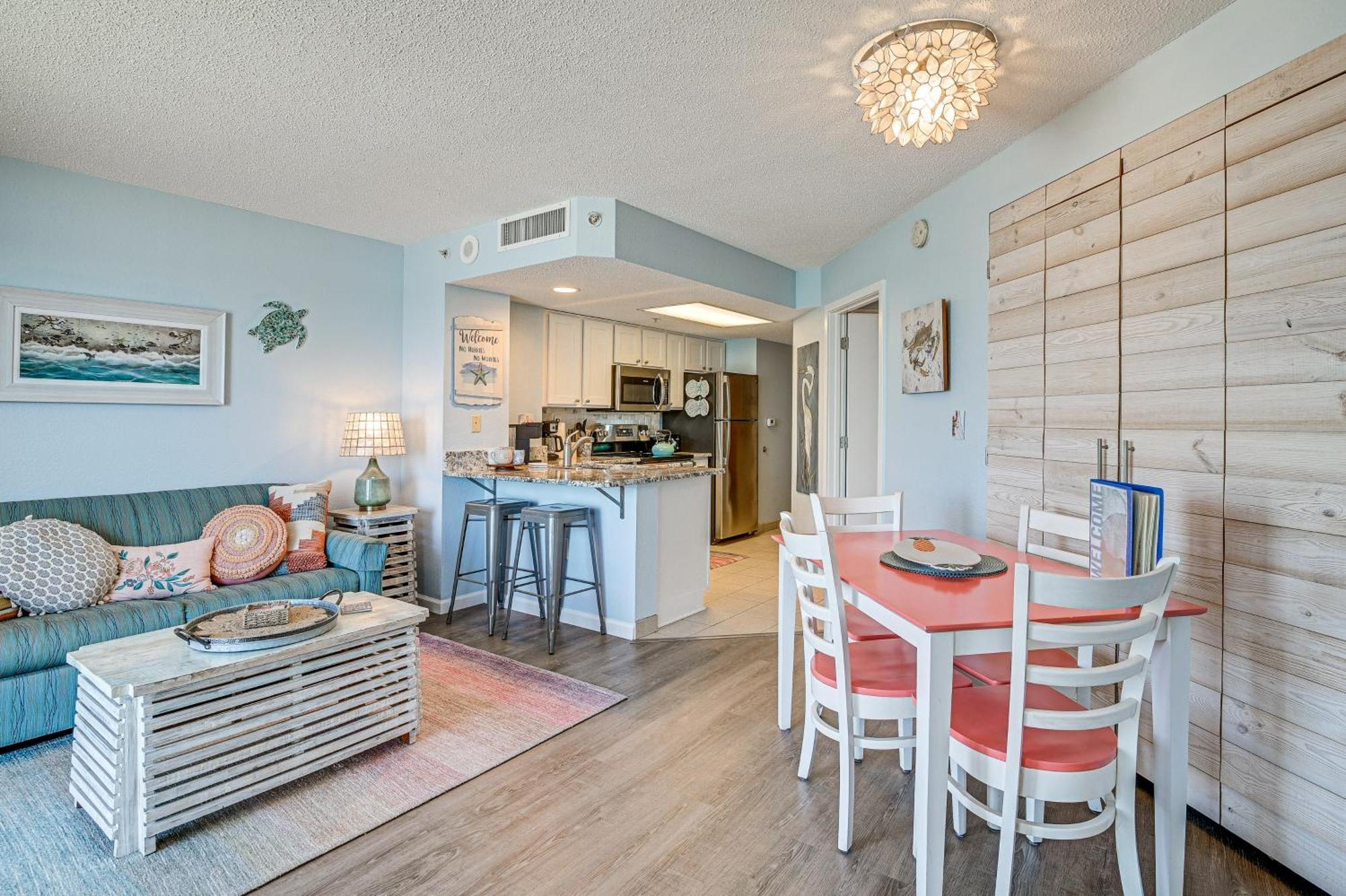 Beachy With Pool Access And Steps To Boardwalk! Myrtle Beach