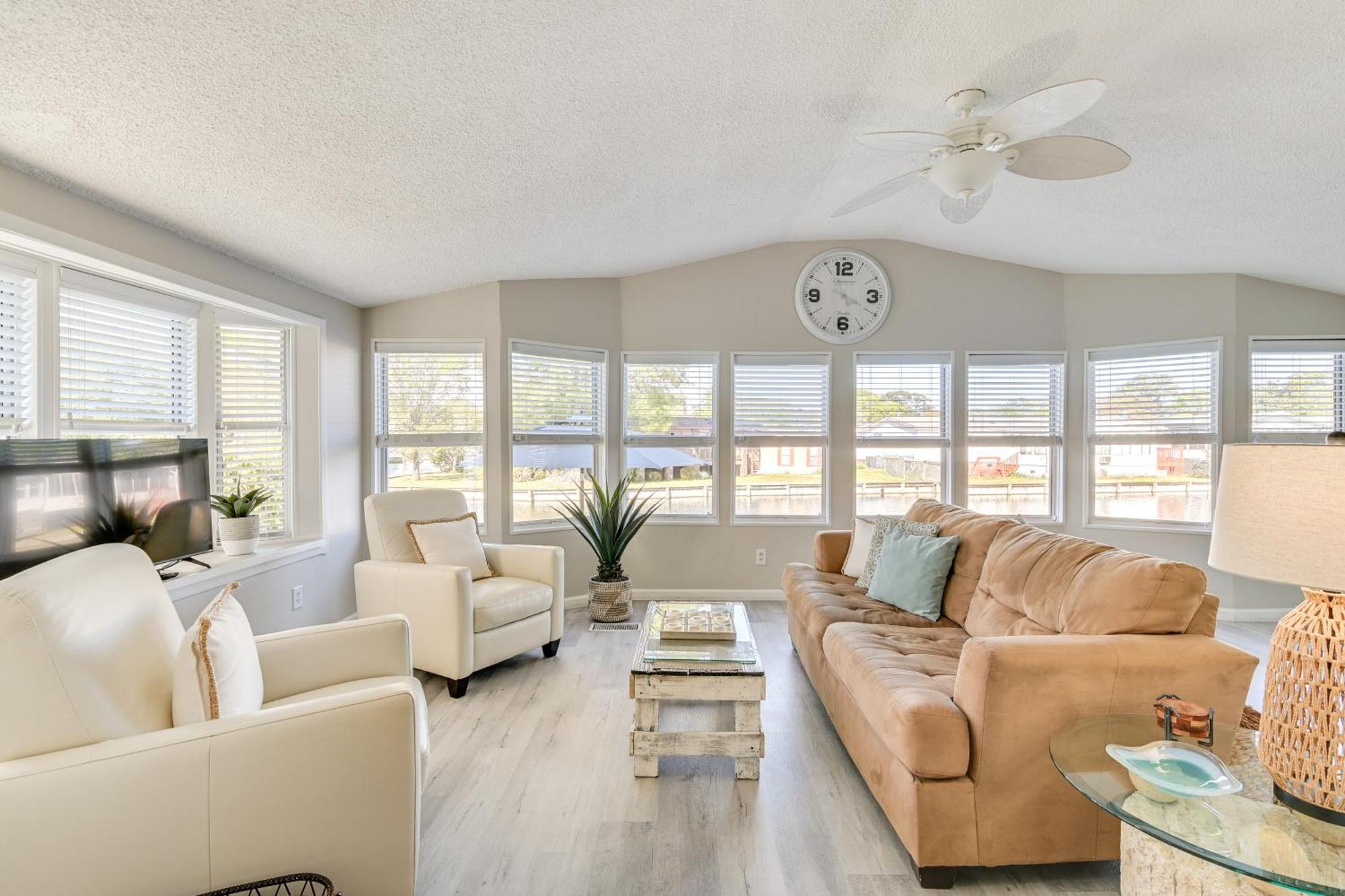 Waterfront With Pool Access In Myrtle Beach! Holiday home *
