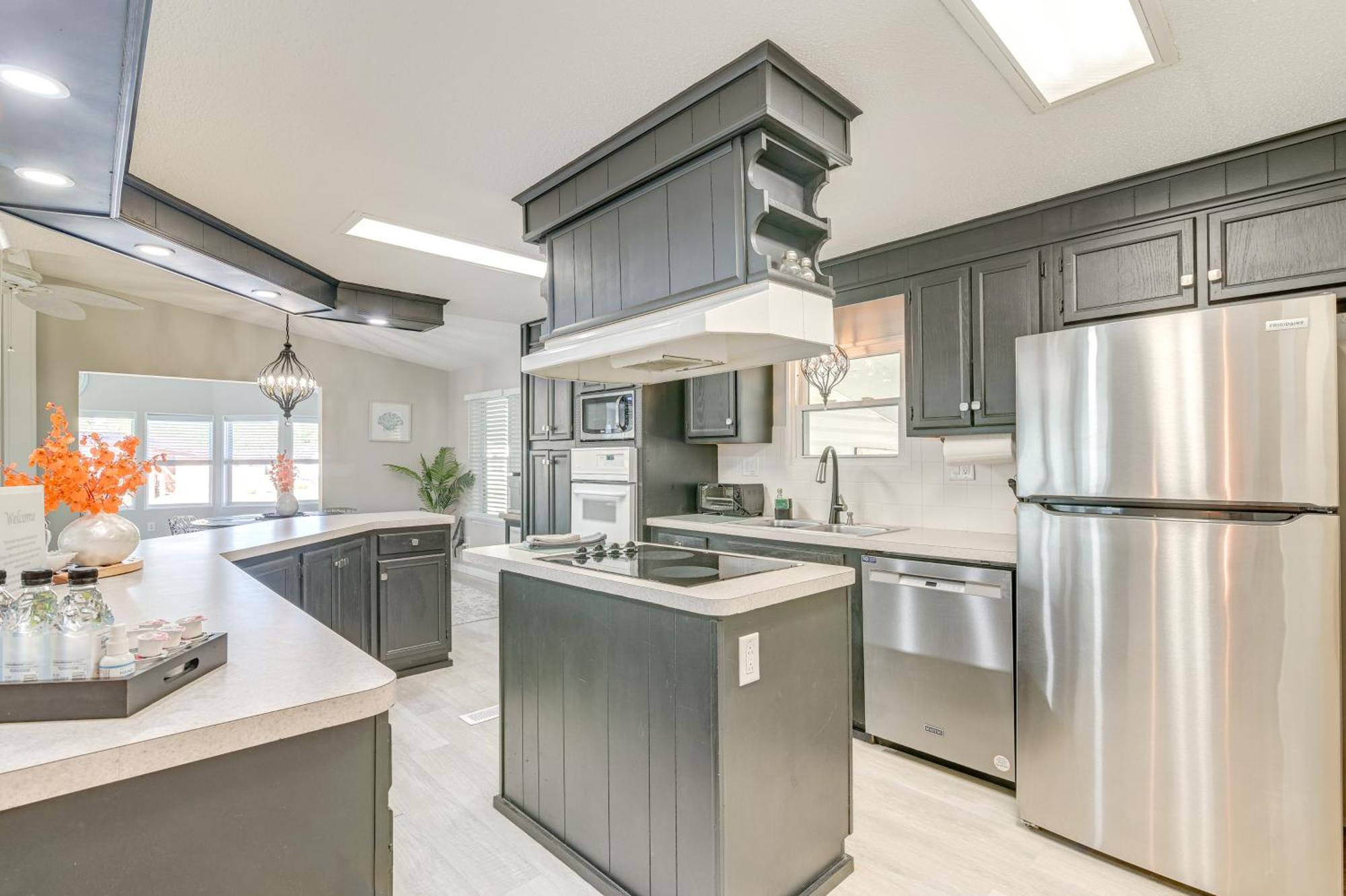 Waterfront With Pool Access In Myrtle Beach! Holiday home Myrtle Beach