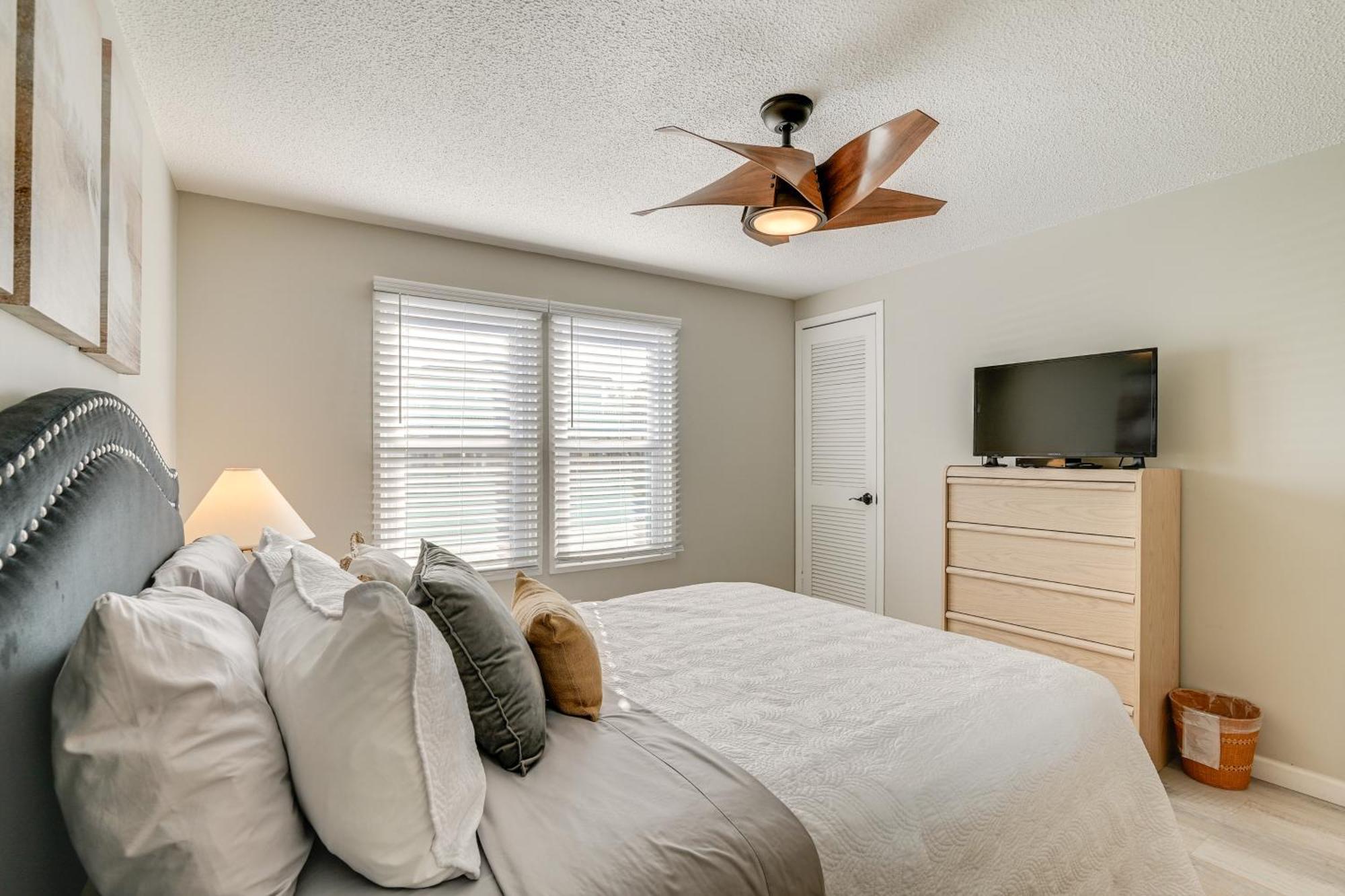 Waterfront With Pool Access In Myrtle Beach! *