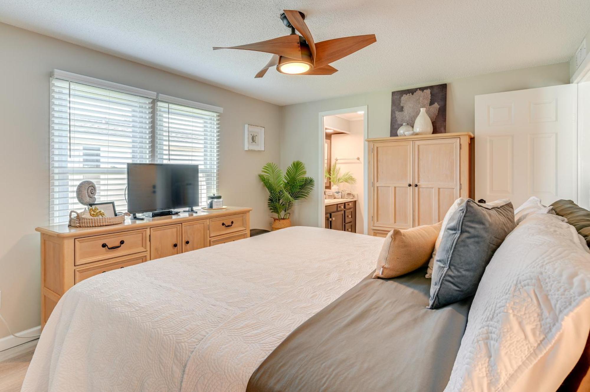 Waterfront With Pool Access In Myrtle Beach! Myrtle Beach