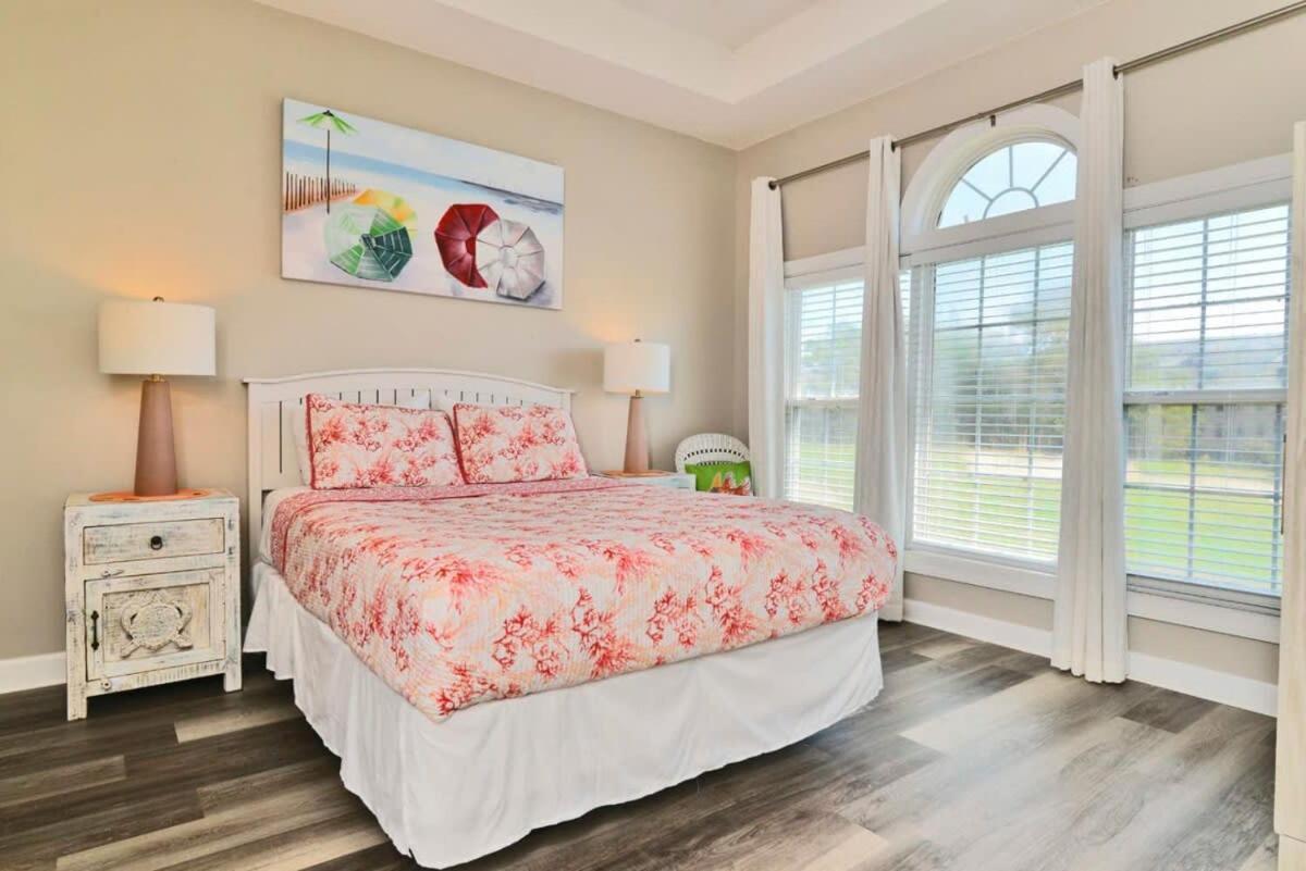 Location Famous Barefoot 1 Mile To 15000sf Pool Holiday home Myrtle Beach