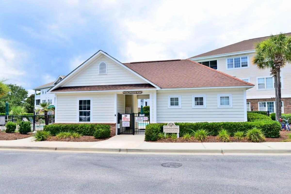 Location Famous Barefoot 1 Mile To 15000sf Pool Holiday home Myrtle Beach