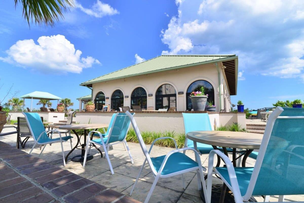 Location Famous Barefoot 1 Mile To 15000sf Pool