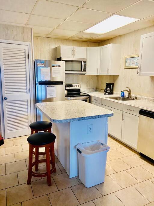 Almost Heaven Oceanfront D 3 Bd/3b Free Wifi * Myrtle Beach