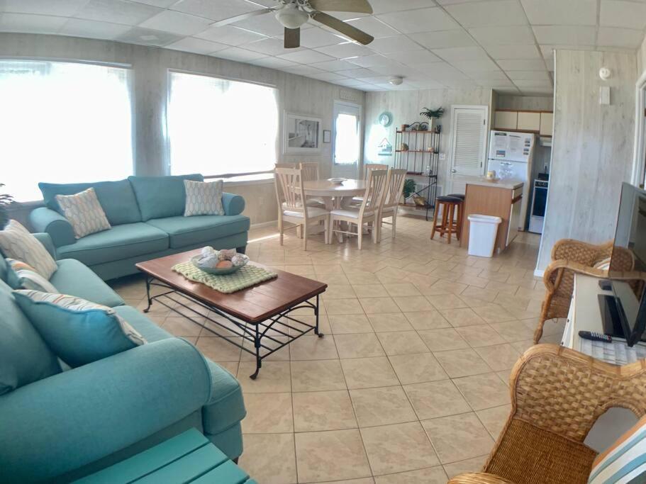 Apartment Almost Heaven Oceanfront D 3 Bd/3b Free Wifi