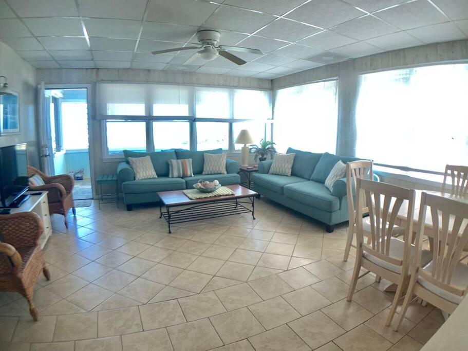 Almost Heaven Oceanfront D 3 Bd/3b Free Wifi Apartment Myrtle Beach