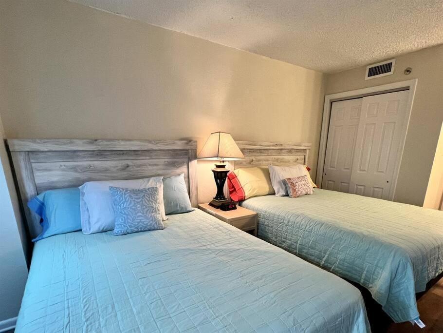 *awesome View & Updated*quiet Section*pools Apartment