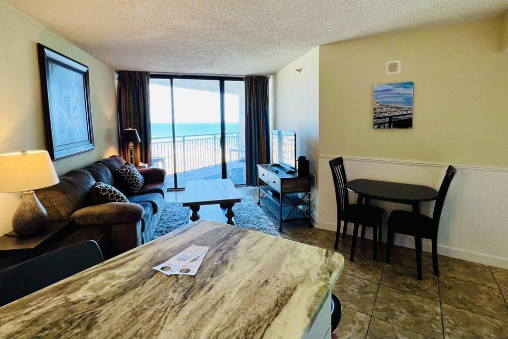 *awesome View & Updated*quiet Section*pools Apartment
