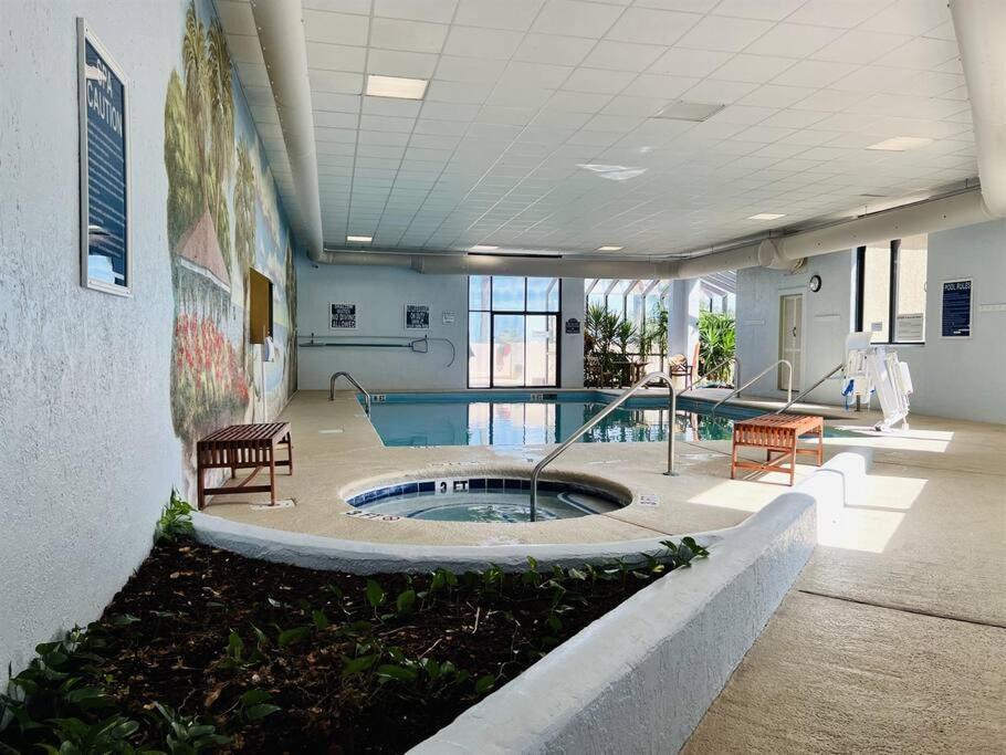 Apartment *awesome View & Updated*quiet Section*pools *