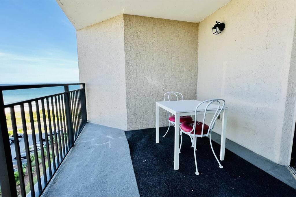 *awesome View & Updated*quiet Section*pools Apartment *