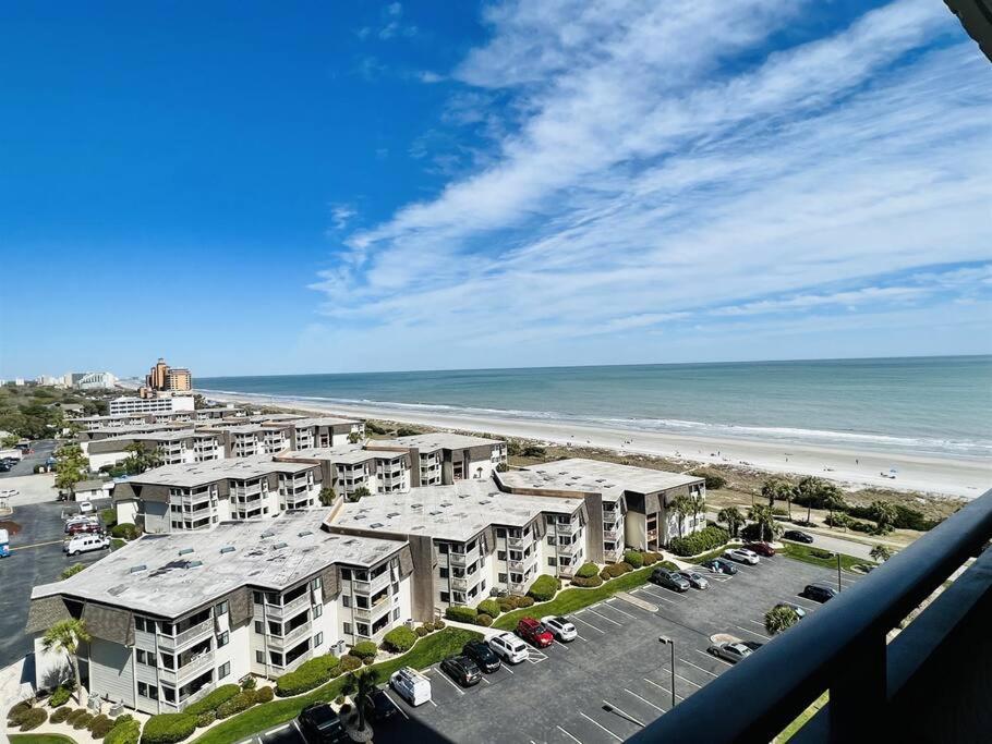 Apartment *awesome View & Updated*quiet Section*pools *