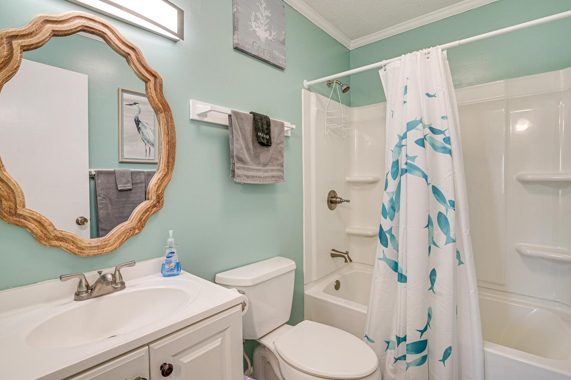 Coastal On With Community Pool Access! Apartment