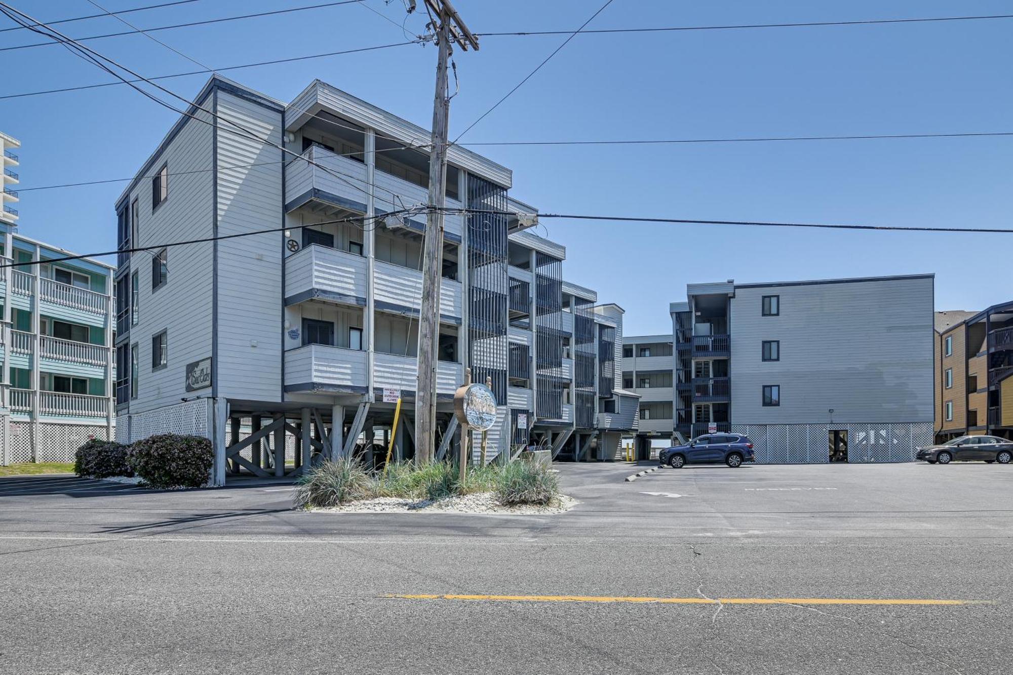 Coastal On With Community Pool Access!