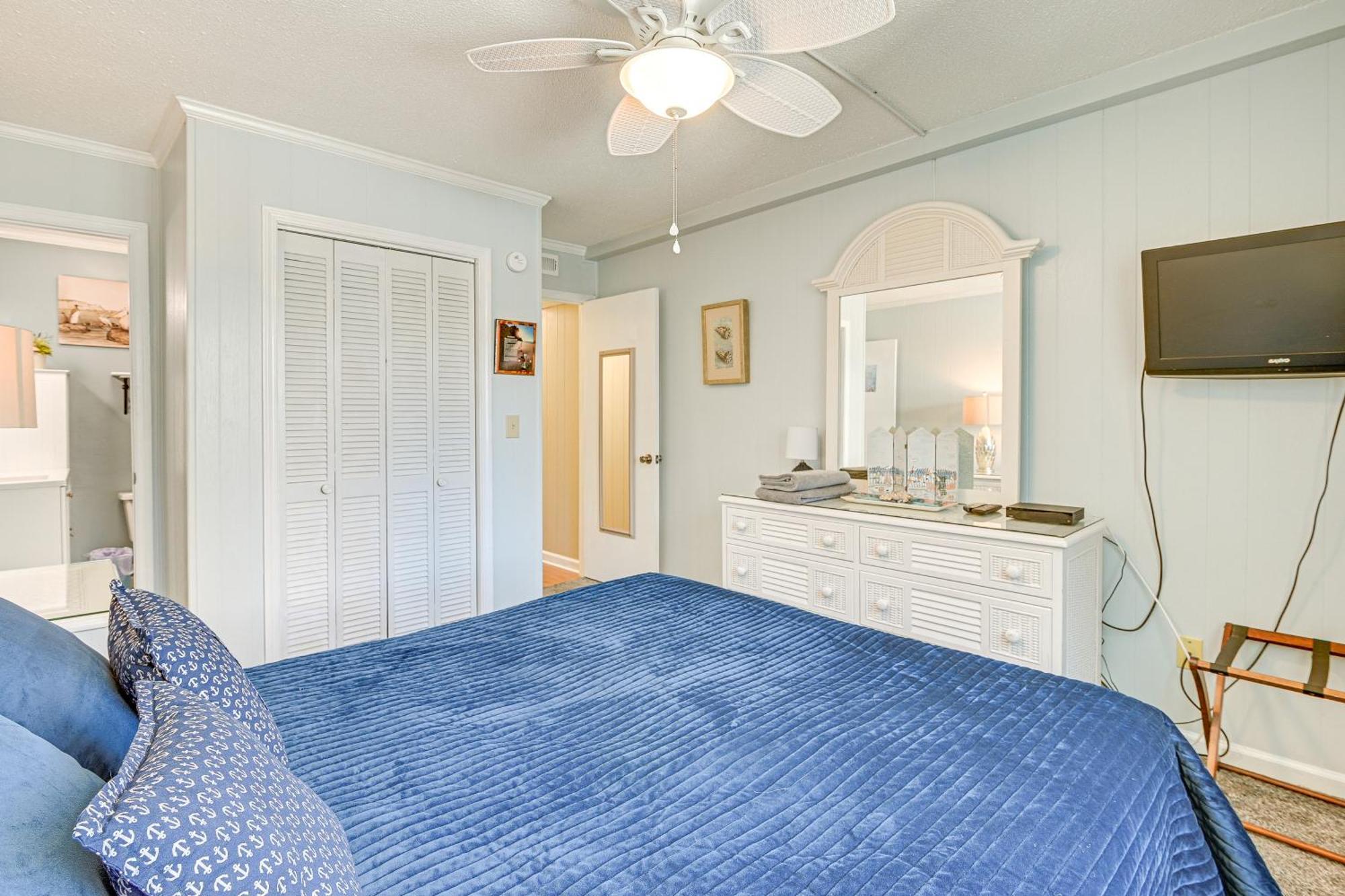 Coastal On With Community Pool Access! Apartment *