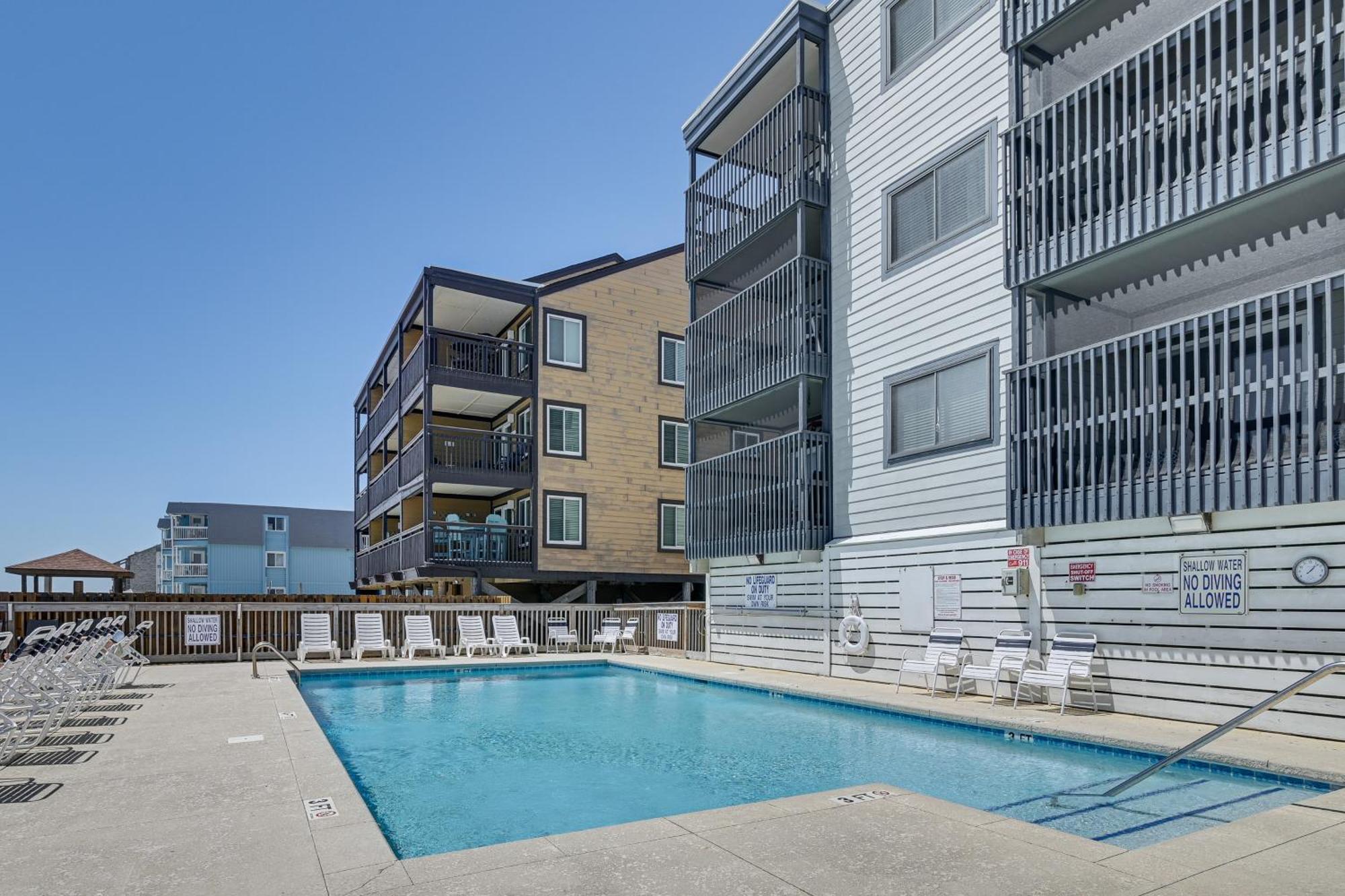 Coastal On With Community Pool Access! *