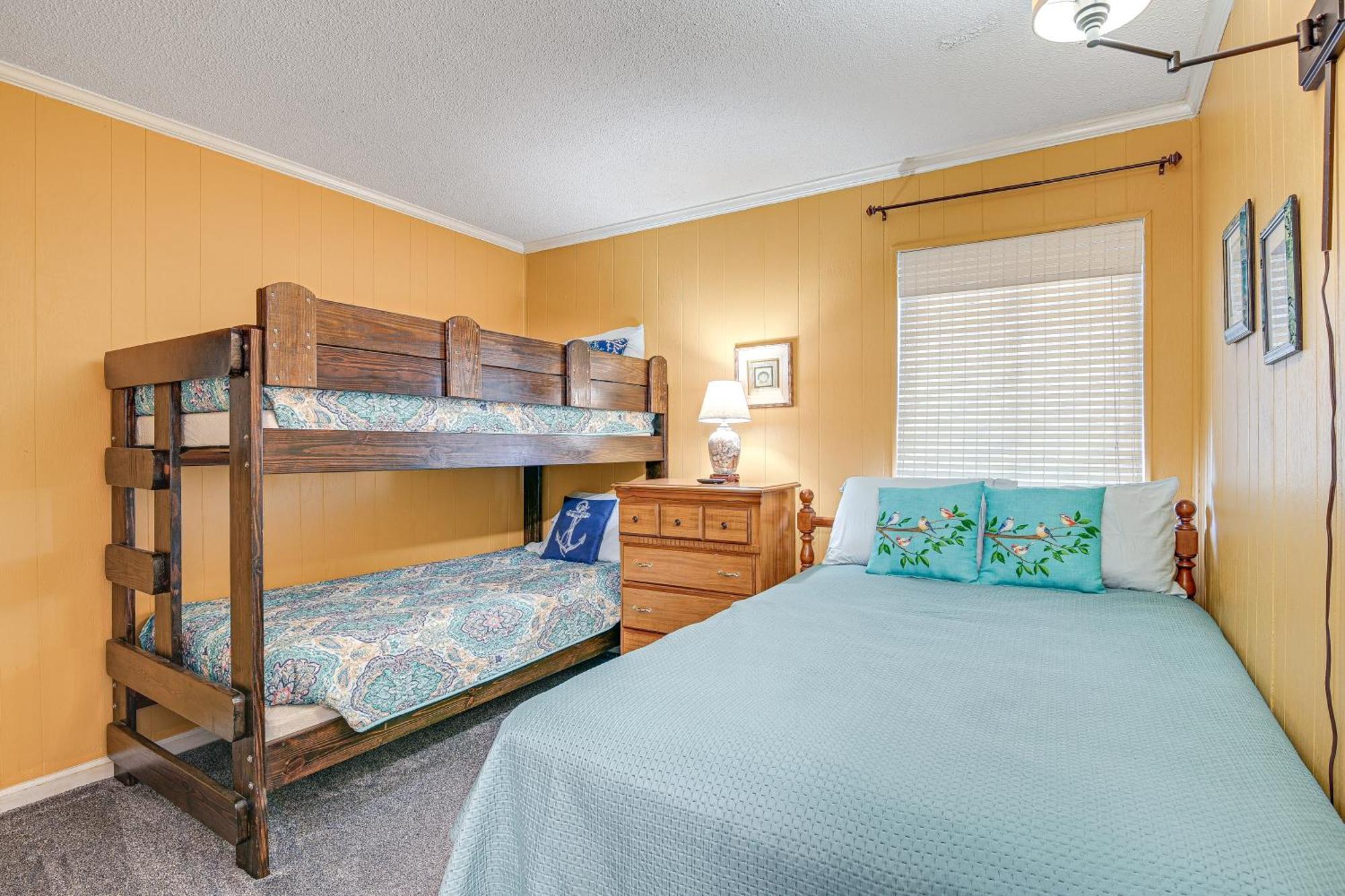 Apartment Coastal On With Community Pool Access! Myrtle Beach