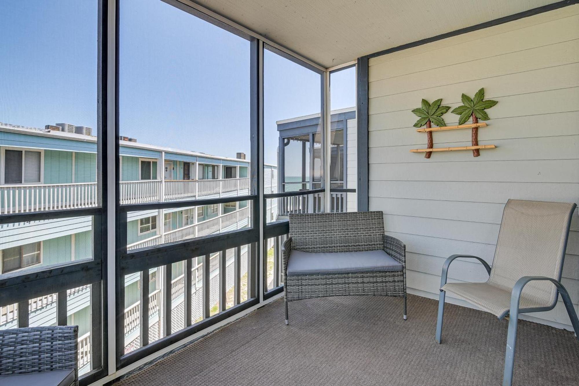 Coastal On With Community Pool Access! Myrtle Beach