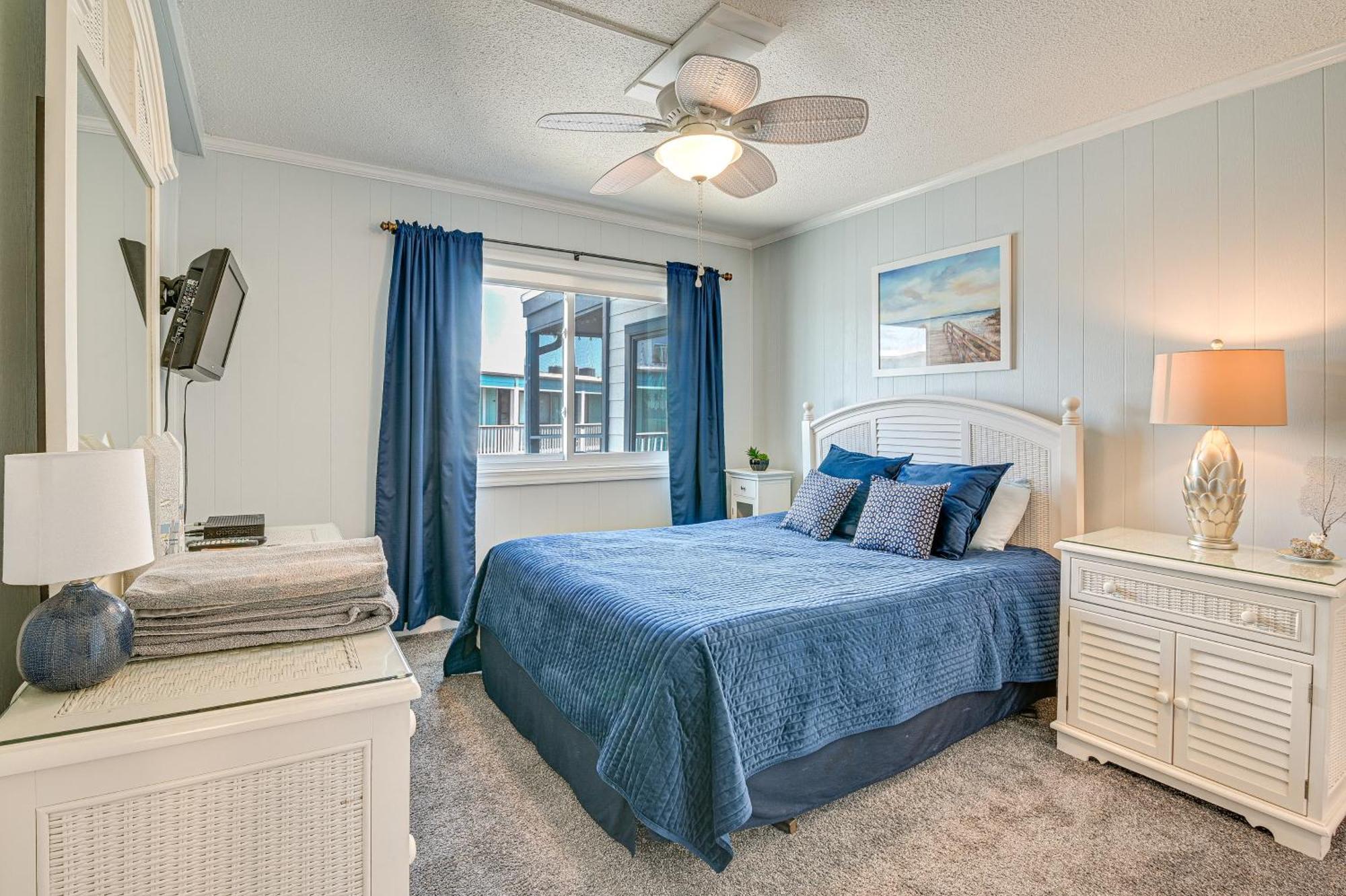 Coastal On With Community Pool Access! Apartment *