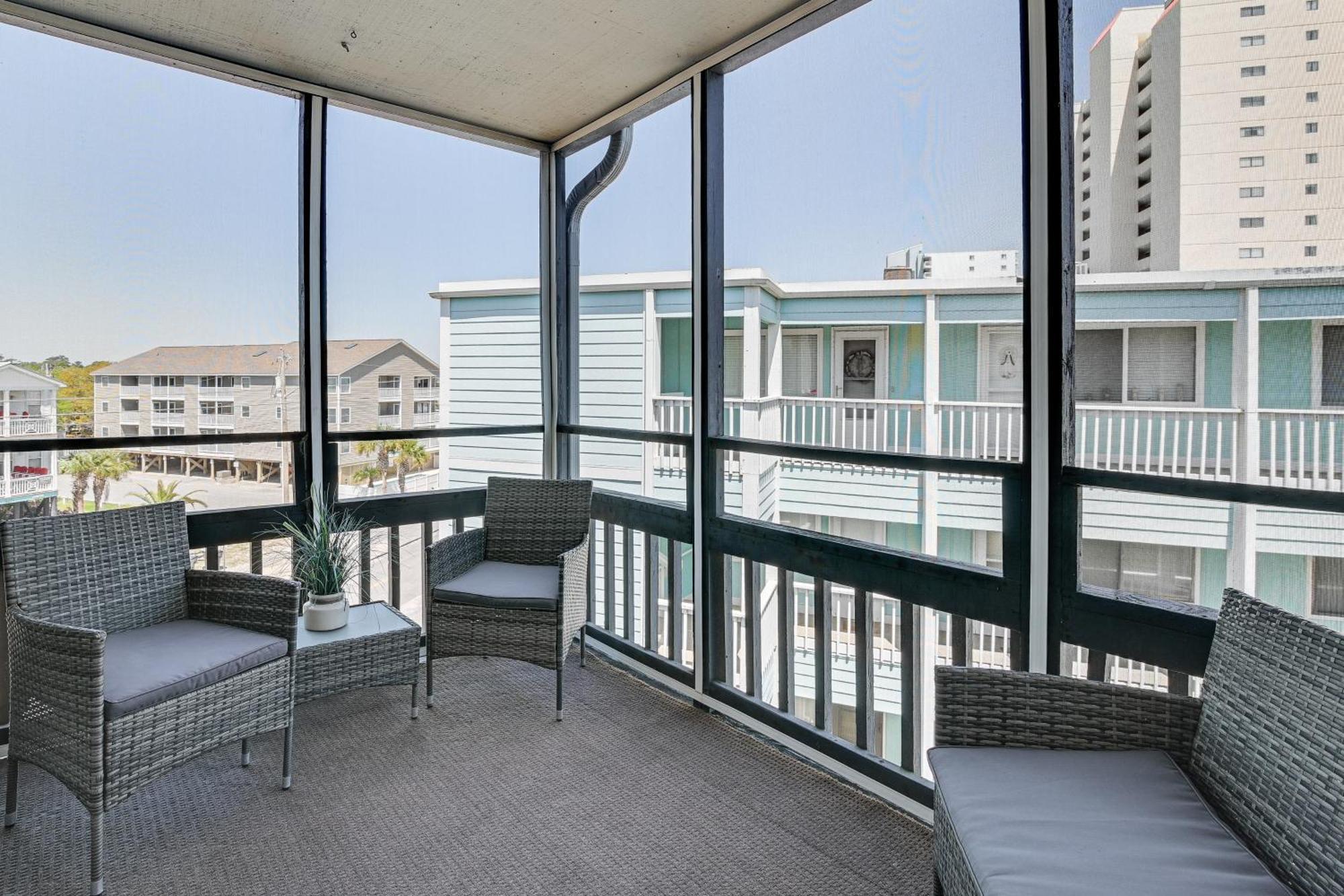 Apartment Coastal On With Community Pool Access!