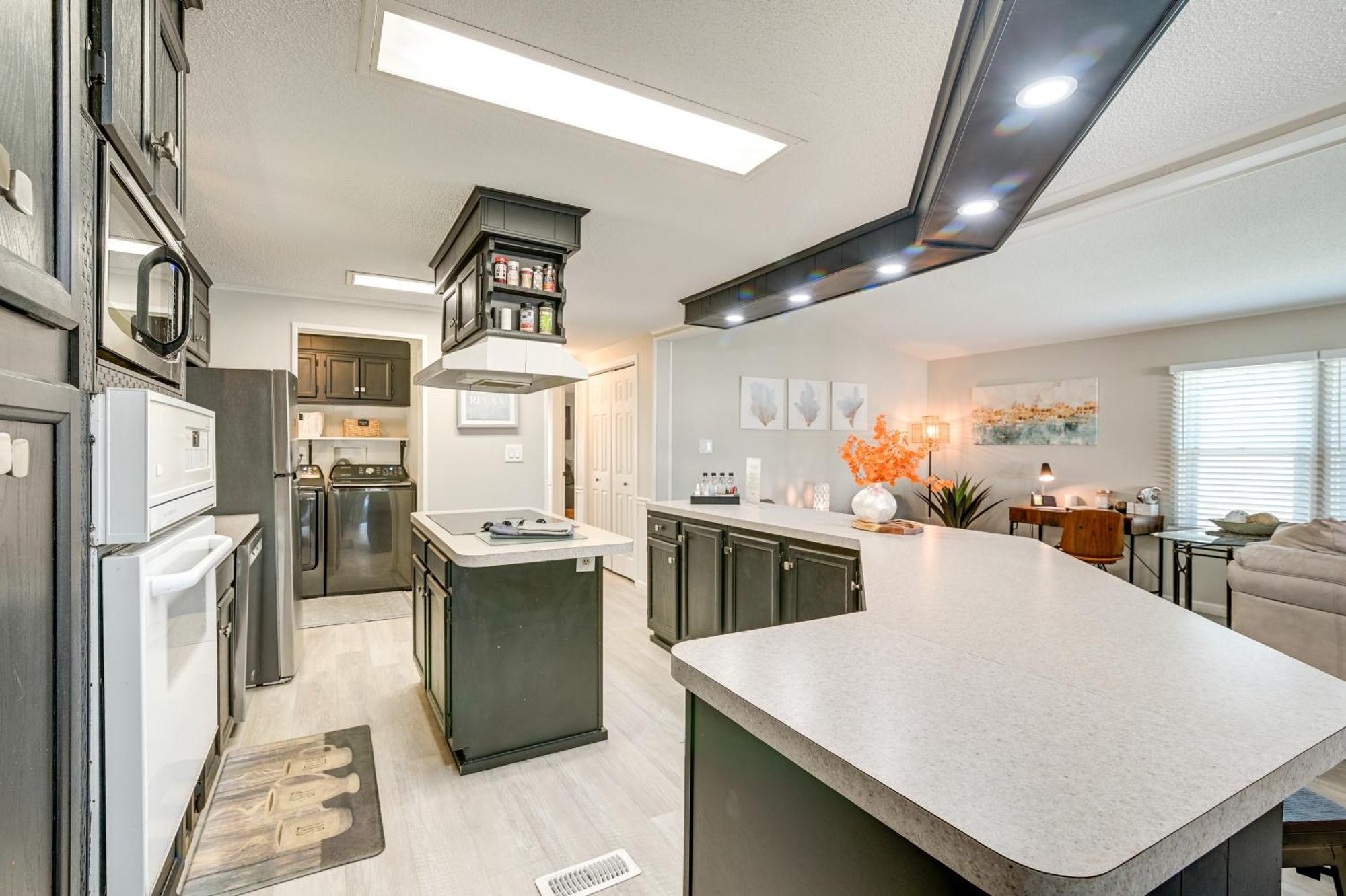 Waterfront With Pool Access In Myrtle Beach! Holiday home