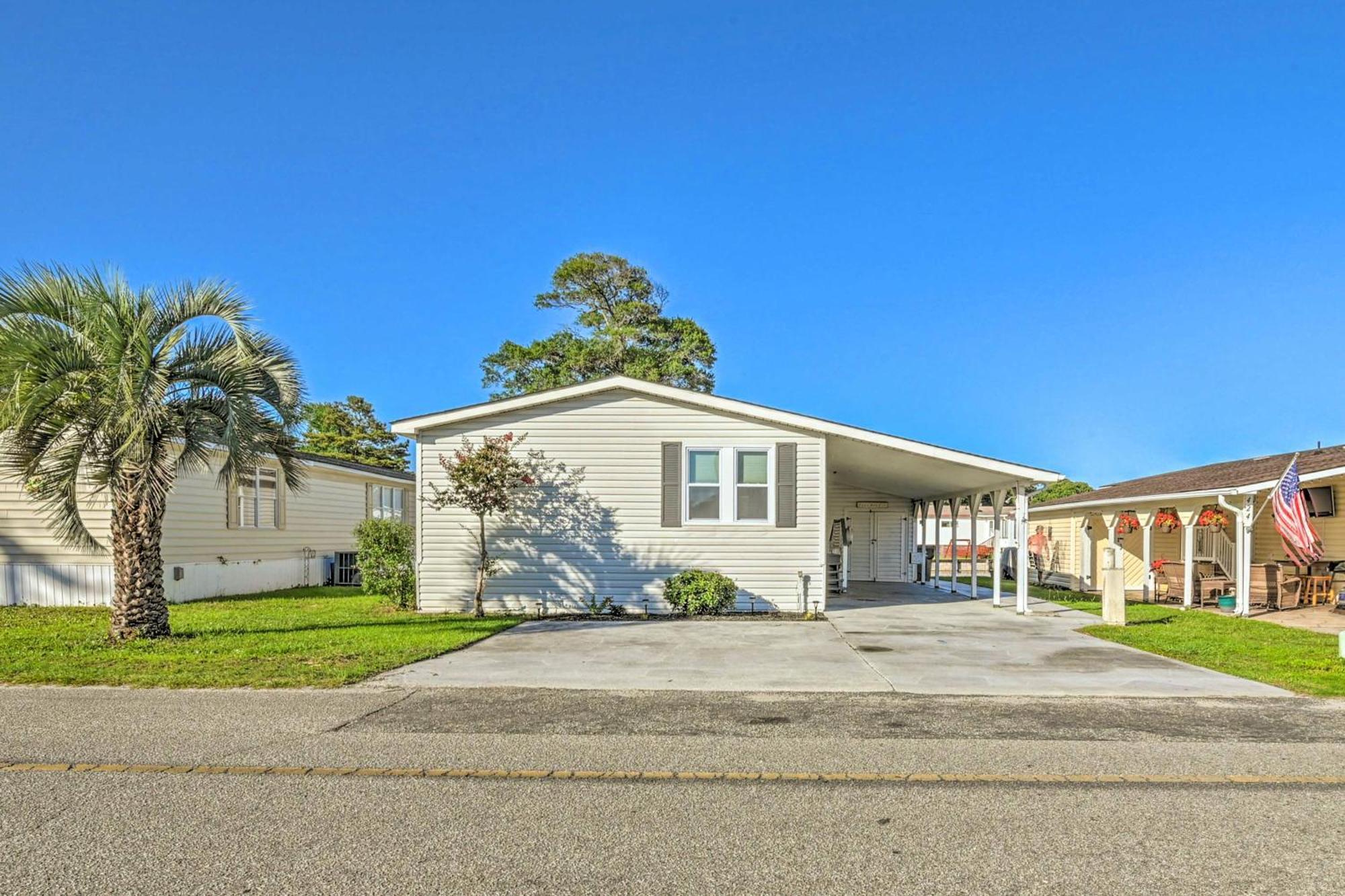Waterfront With Pool Access In Myrtle Beach! Holiday home *