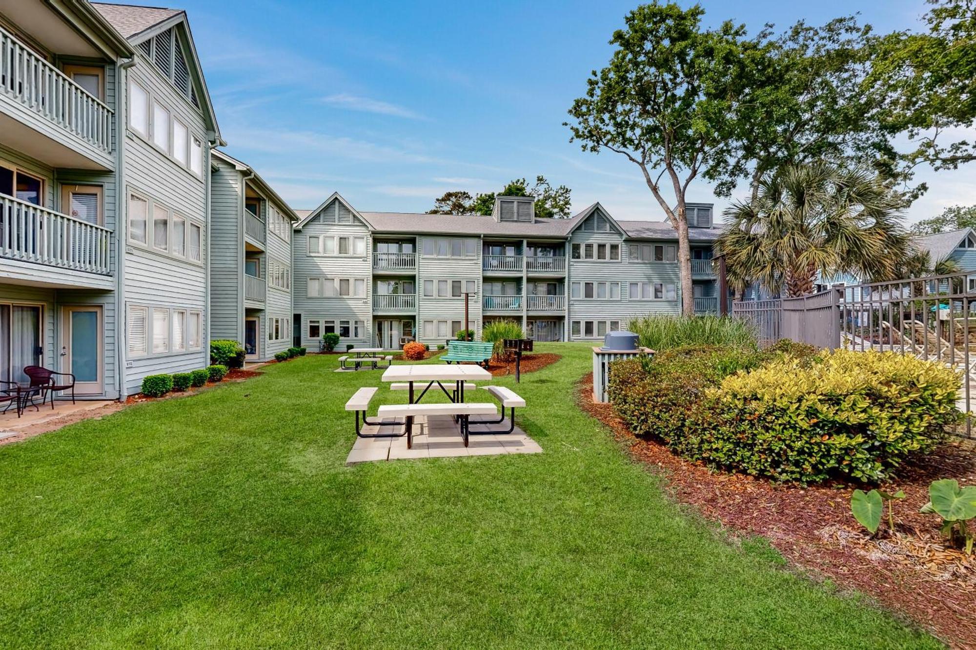 Beachy Keen, Unit 6113-d Apartment