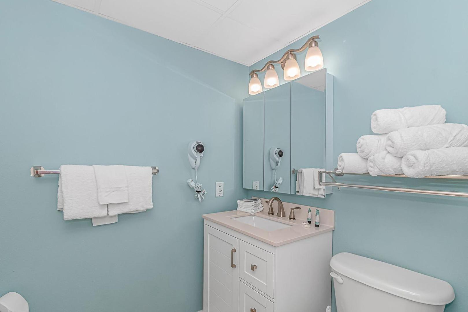 Spacious 4 Bedroom Ocean View - Ocean Reef 526- Sleeps 14!