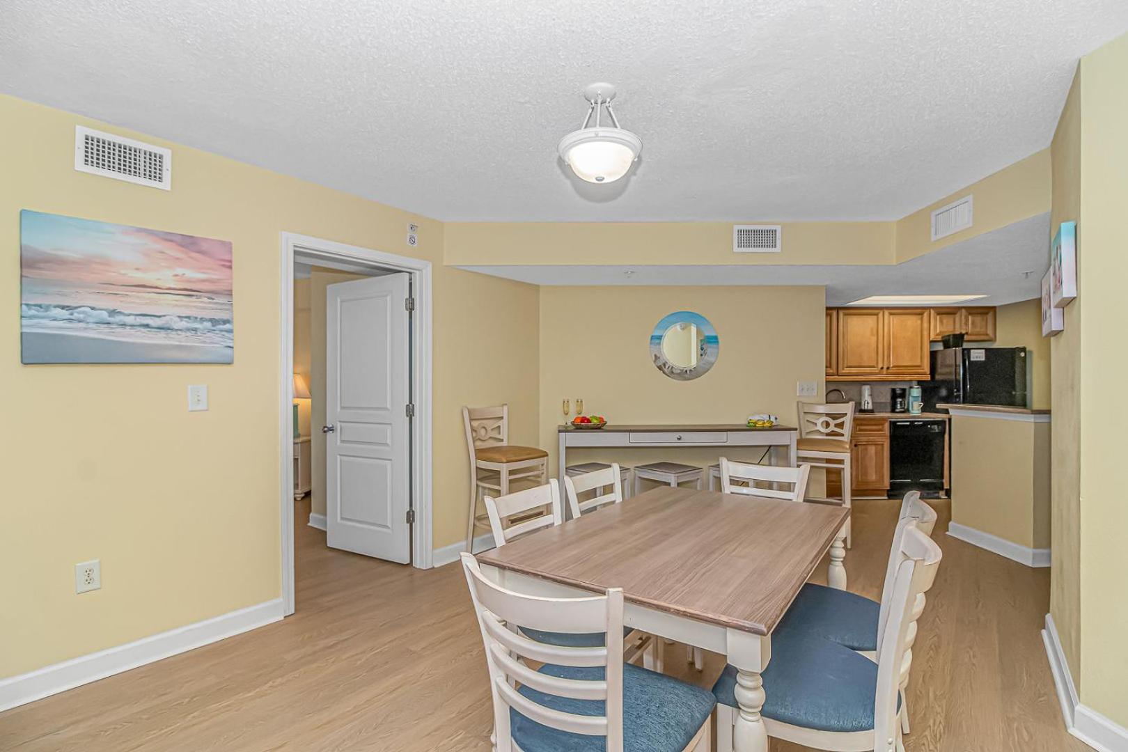 Spacious 4 Bedroom Ocean View - Ocean Reef 526- Sleeps 14! Holiday home *