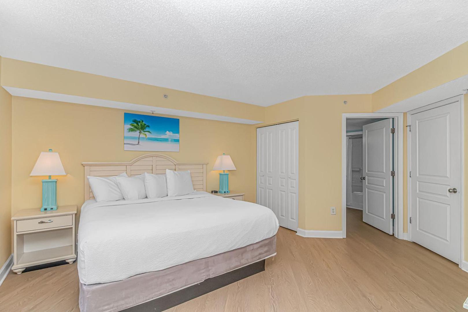 Spacious 4 Bedroom Ocean View - Ocean Reef 526- Sleeps 14! Holiday home Myrtle Beach