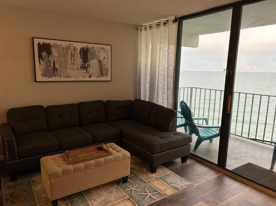 Apartment On The Beachfront Condo, Newly Renovated *