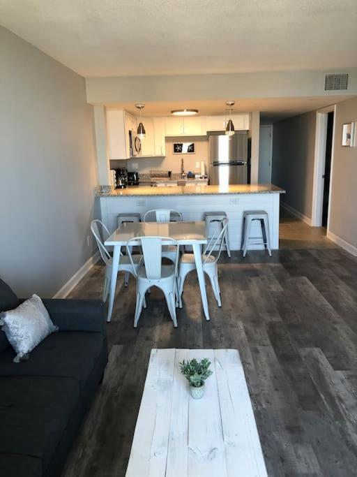 Large Myrtle Condo, Fully Renovated