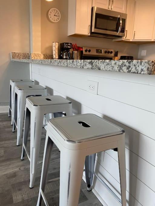 Large Myrtle Condo, Fully Renovated *