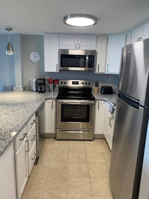 Large Myrtle Condo, Fully Renovated Apartment *