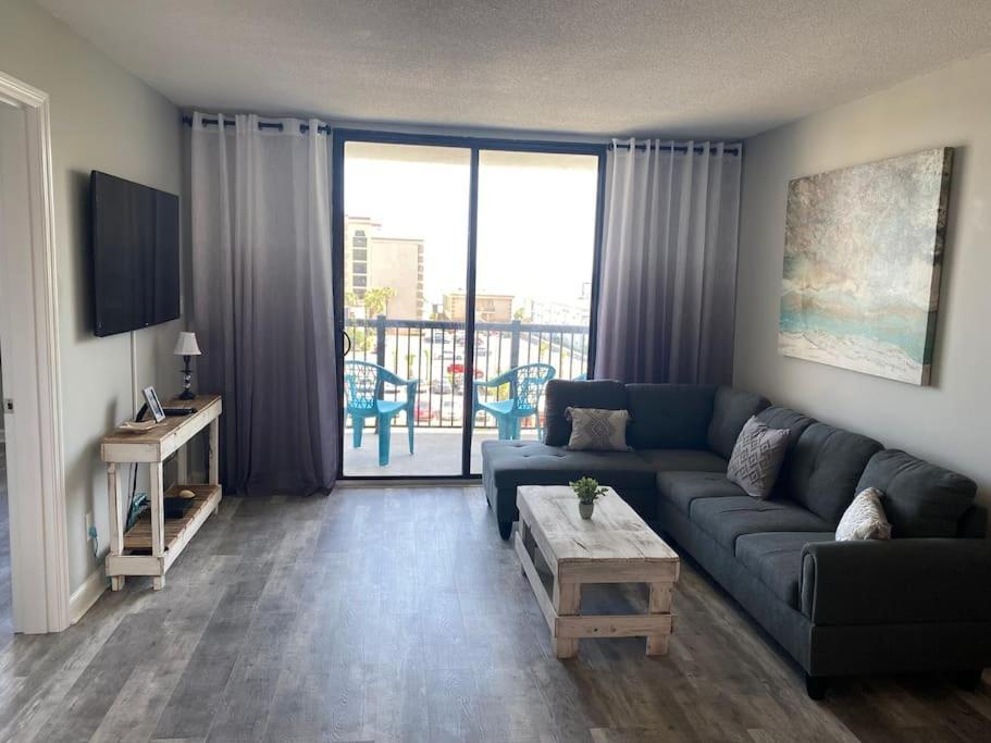 Large Myrtle Condo, Fully Renovated * Myrtle Beach