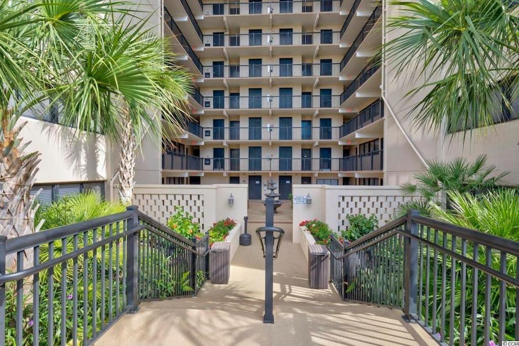 Large Myrtle Condo, Fully Renovated *