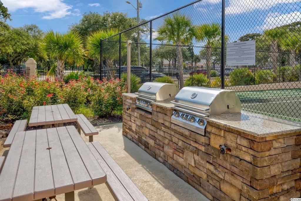 Large Myrtle Condo, Fully Renovated Apartment *