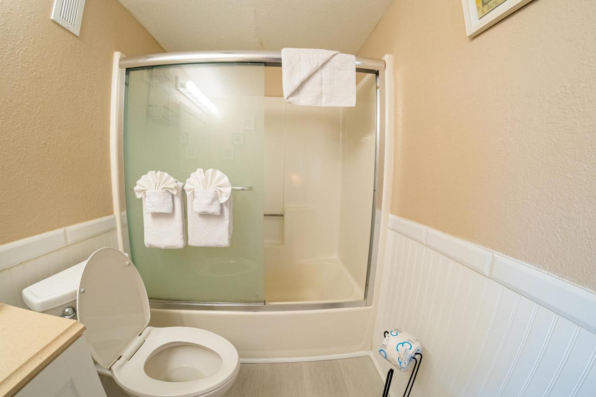 Beautiful Oceanfront 505 Apartment *