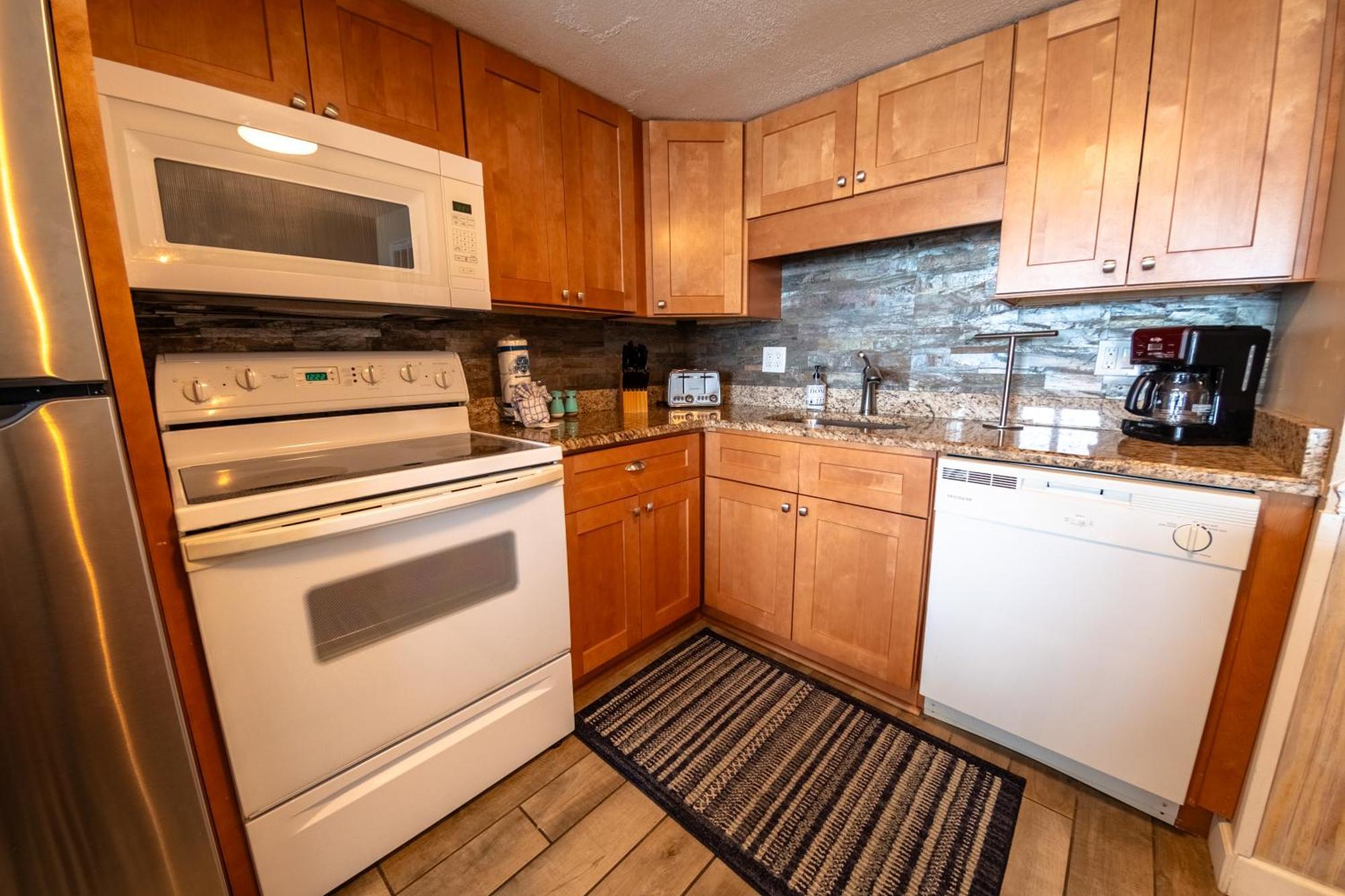 Beautiful Oceanfront 505 Apartment