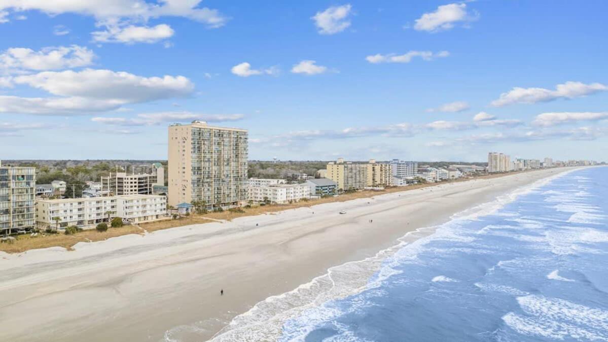 Oceanfront Luxury Location W Lazy River Pool Grills Holiday home *